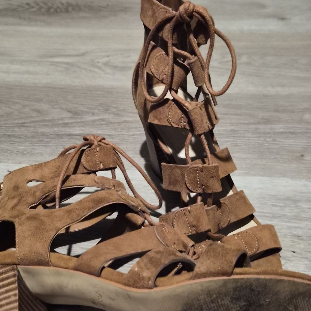 Women's Tan Strappy Heeled Sandals - Picture 5 of 7